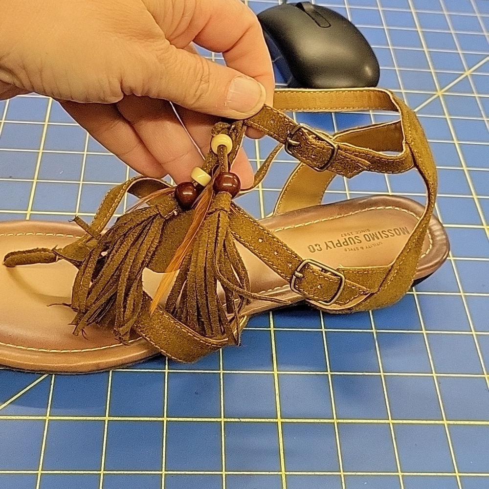Mossimo Supply Co Feather Sandals Size 9.5 Faux Leather - Picture 5 of 5